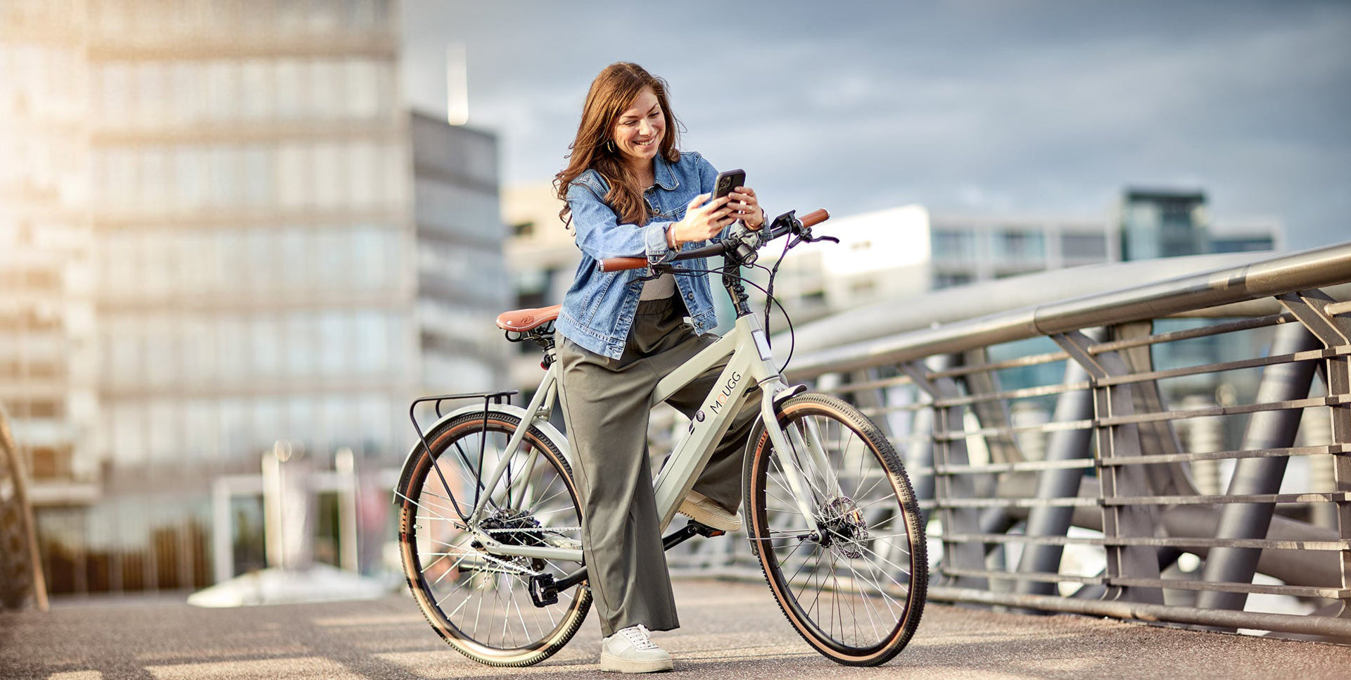 MOUGG One CTR vor moderner City-Kulisse