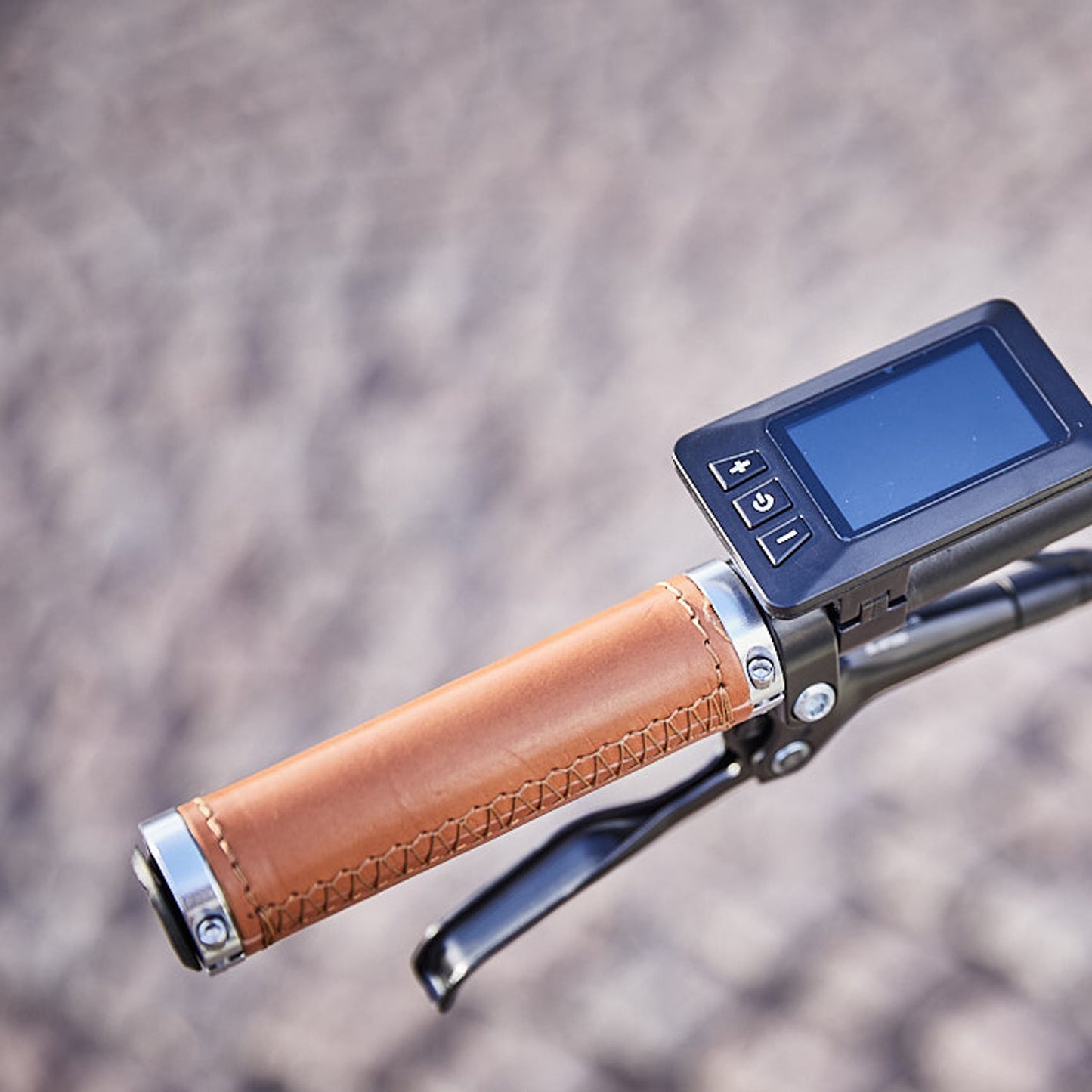 Set: Ledersattel mit Griffen aus Leder – handmade in Italy