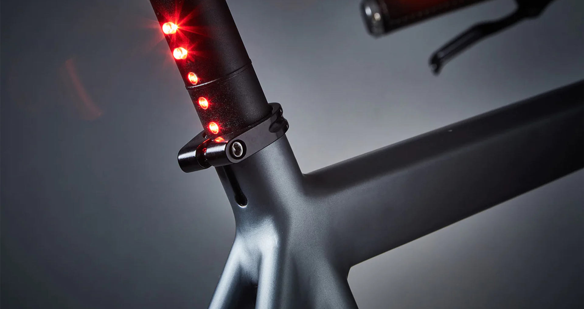 MOUGG ONE & STAR seat post integrated rear light